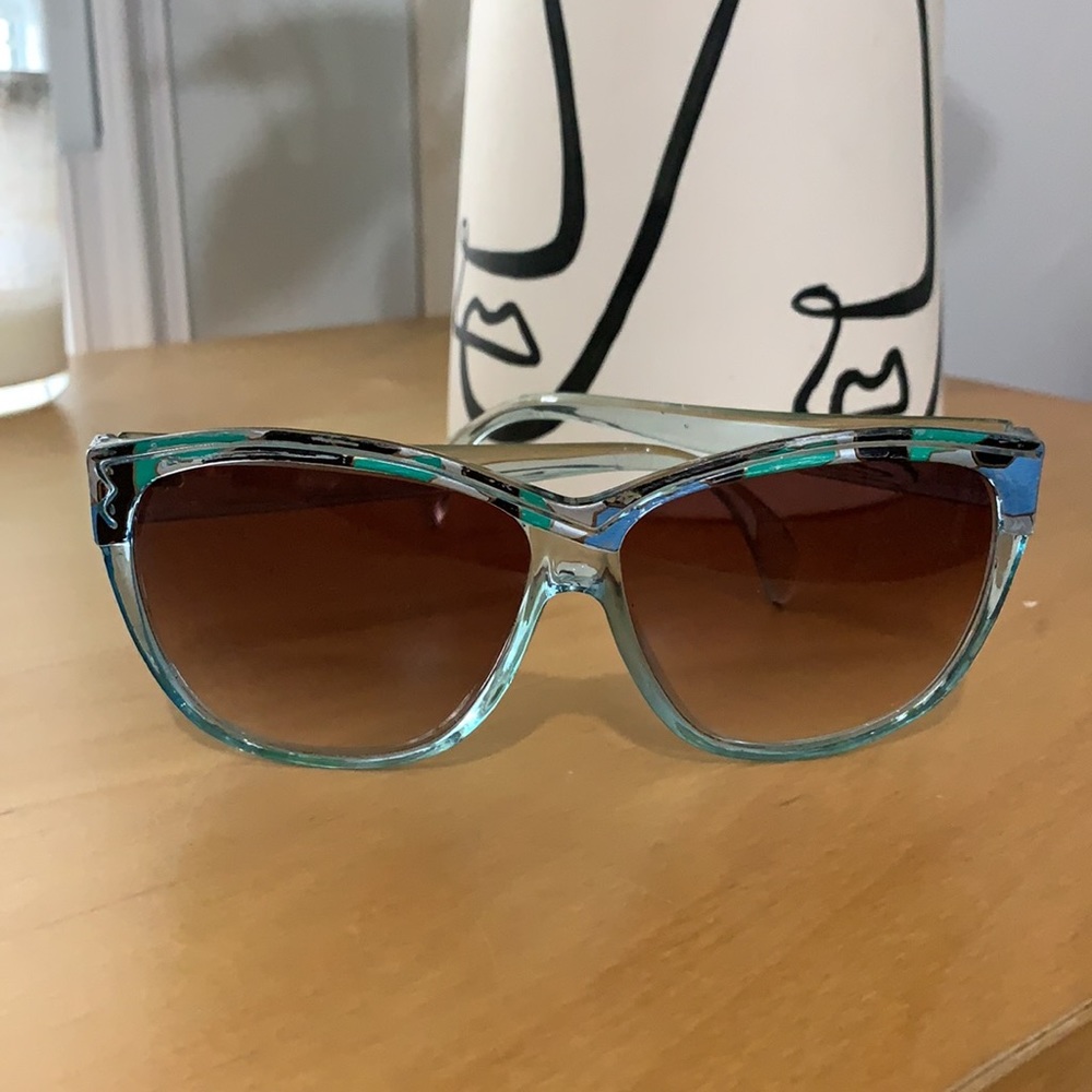 Vintage 80s sunglasses 🕶